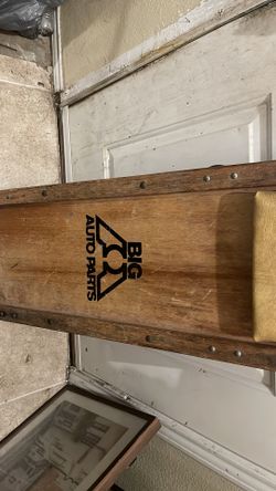 Old wall hanger creeper