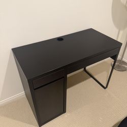 Beds Dressers Table With Chairs And Other Mics Furniture