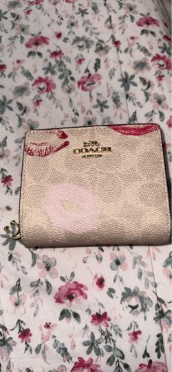 coach wallet w/ lipstick prints