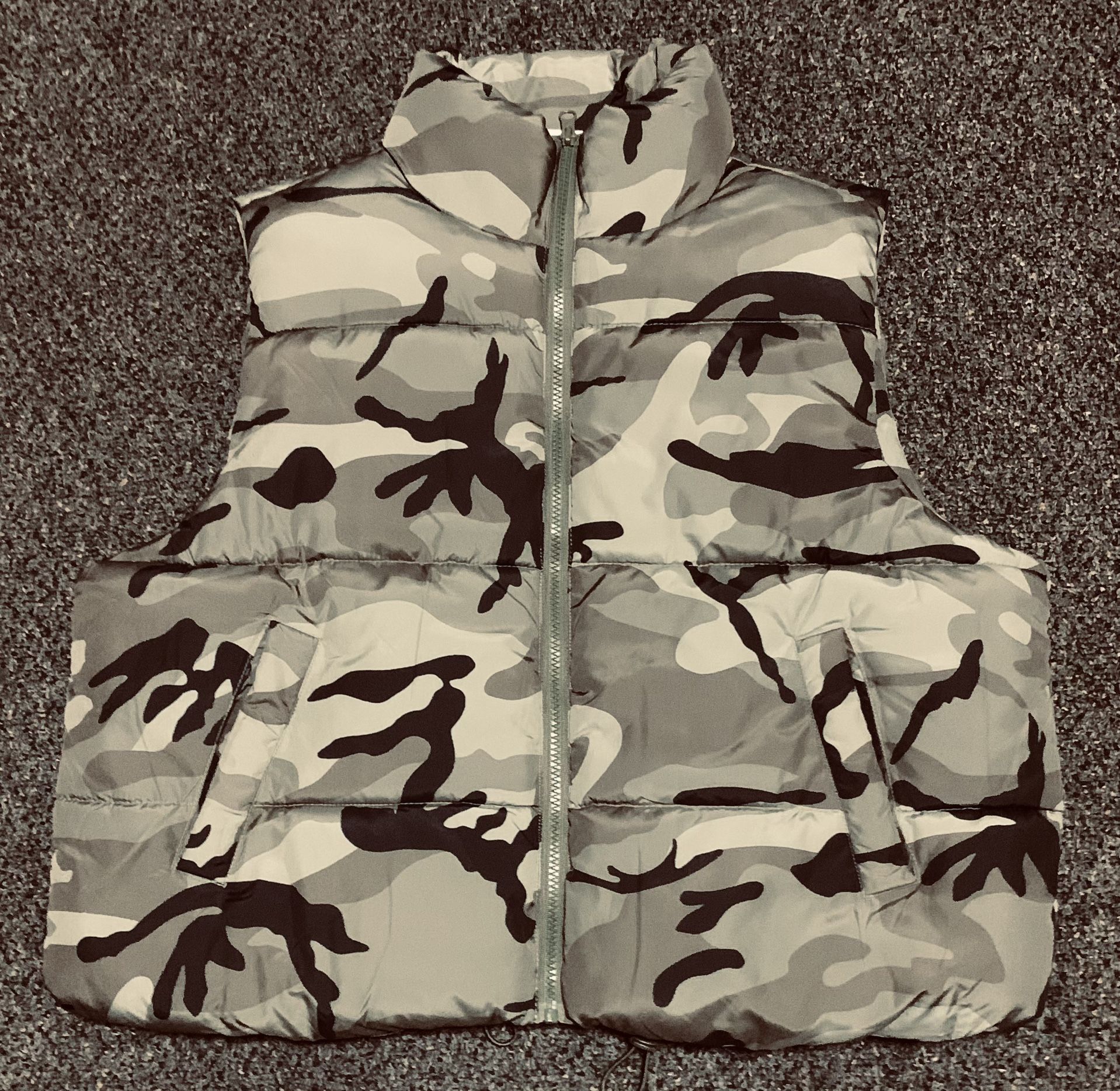 No Boundaries Women’s size large (12/14) camouflage puffer vest