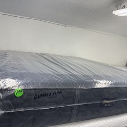 KING SIZE SIMMONS BEAUTYREST BLACK SERIES 3 (FIRM) MATTRESS & BOX SPRINGS BED SET