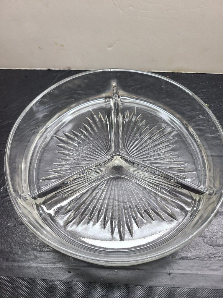 VINTAGE GLASS RELISH/CANDY/NUT DISH