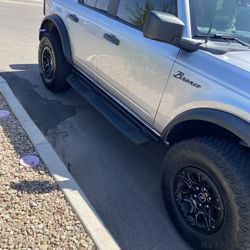 Running boards. Ford Bronco
