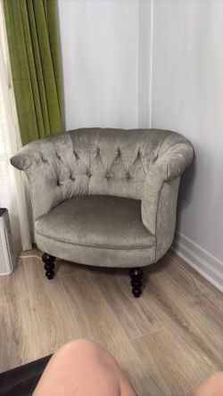 Pier 1 chair