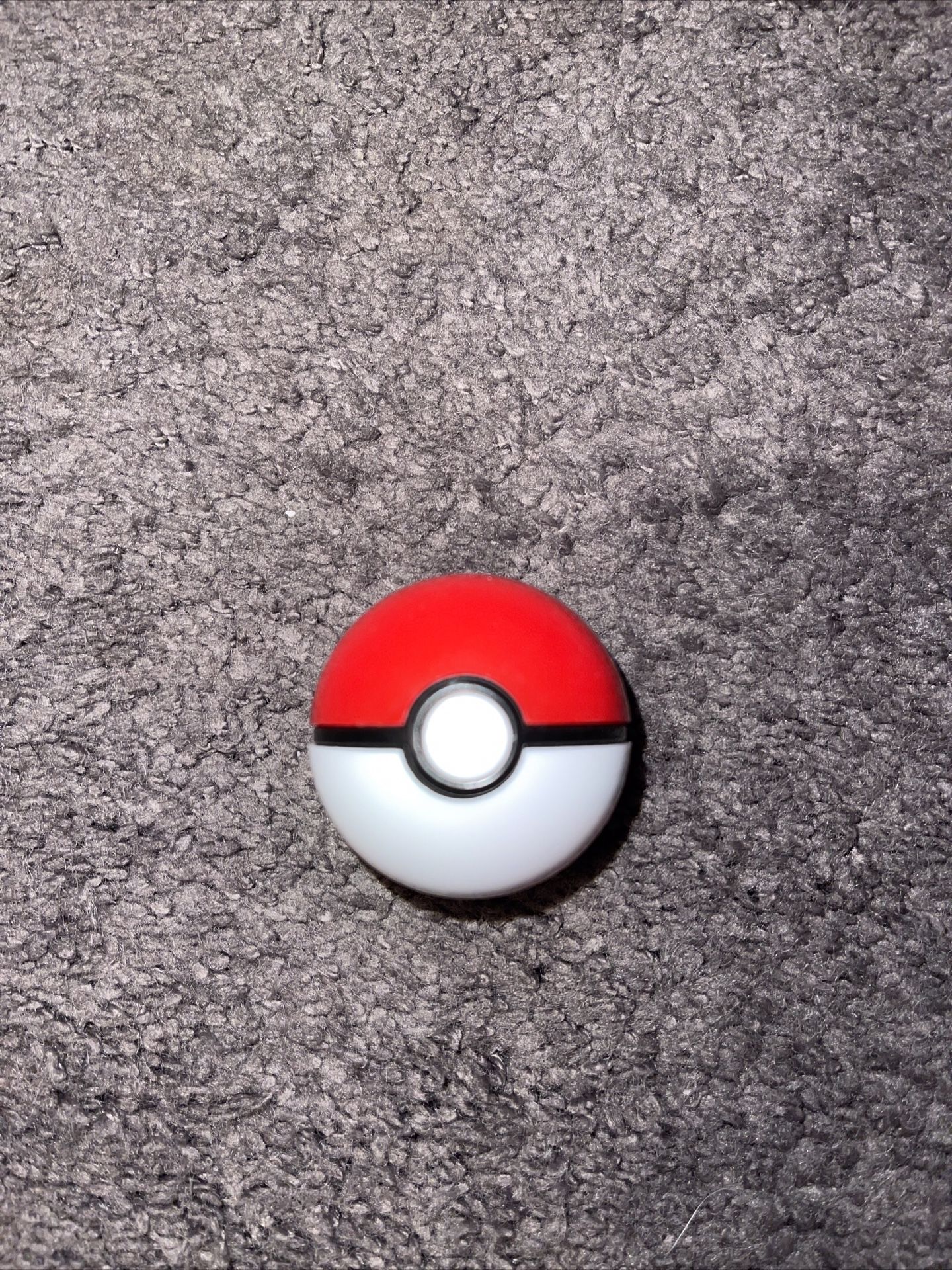 1 Pokémon Ball With Random Pokémon figurine inside 