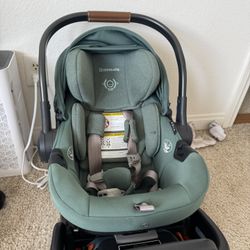 Uppa Baby Aria Car seat (green)