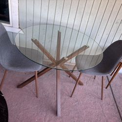 Table And Chairs 