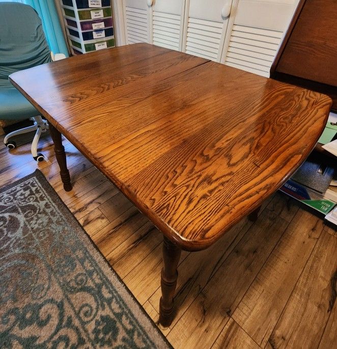 ANTIQUE TIGER OAK DINING TABLE IN VERY GOOD CONDITION 51" x 30" UNDER TABLE LEAF STORAGE