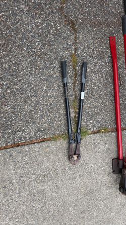 bolt cutter