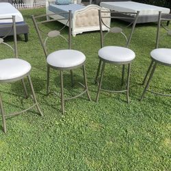 4 Kitchen stools 