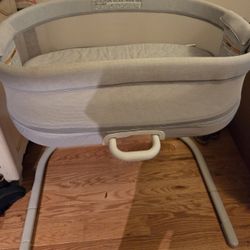 Graco Bedside Bassinet