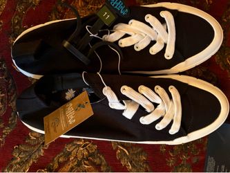 New Women Size 11 Designer Tennis Shoes