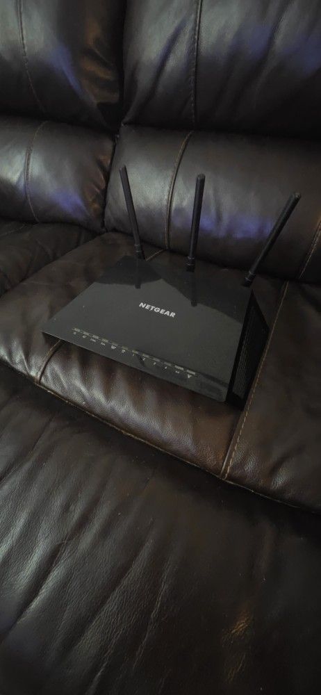 Netgear NIGHTHAWK r6700 V3