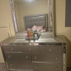 Dresser And 2 Night Stands