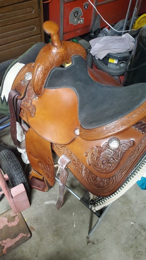 Saddle