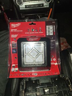 Milwaukee M12 Rover LED Flood Light