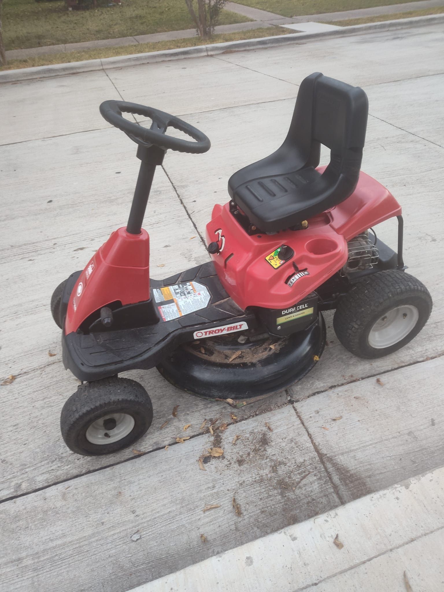 Tractor. Muy Bueno. Para Su Yarda.