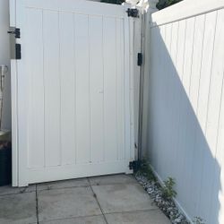 Vinyl Gate