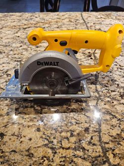 DeWalt DW936 18V 5-3/8" Cordless Trim Saw (Tool Only)