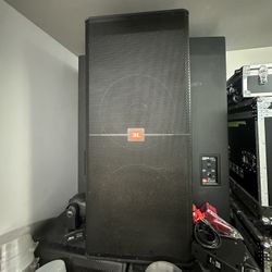 JBL speakers SRX700