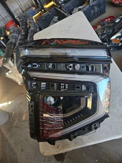 Chevy tahoe suburban right Headlight oem
