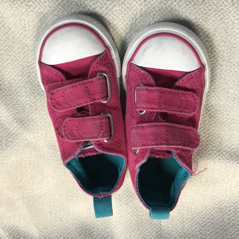 Converse toddler sneakers size 6