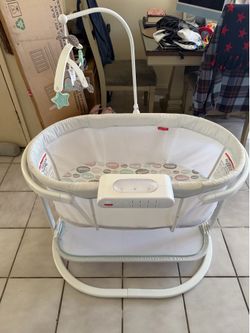 Fisher-Price Soothing Motions Sweet Snugamonkey Soft Fabric Co-Sleeper Bassinet, Gray
