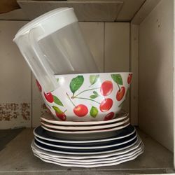 Mixed Kitchenware Set – Bowl, Plates, and Container