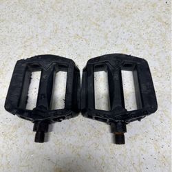 BMX Old School / Mid School / GT Black Pedals / One Piece Cranks - 1/2”
