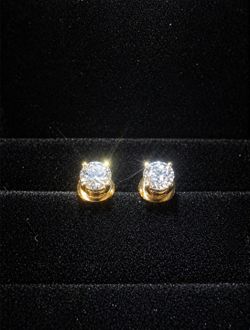 1.00 CTW round diamond stud earrings