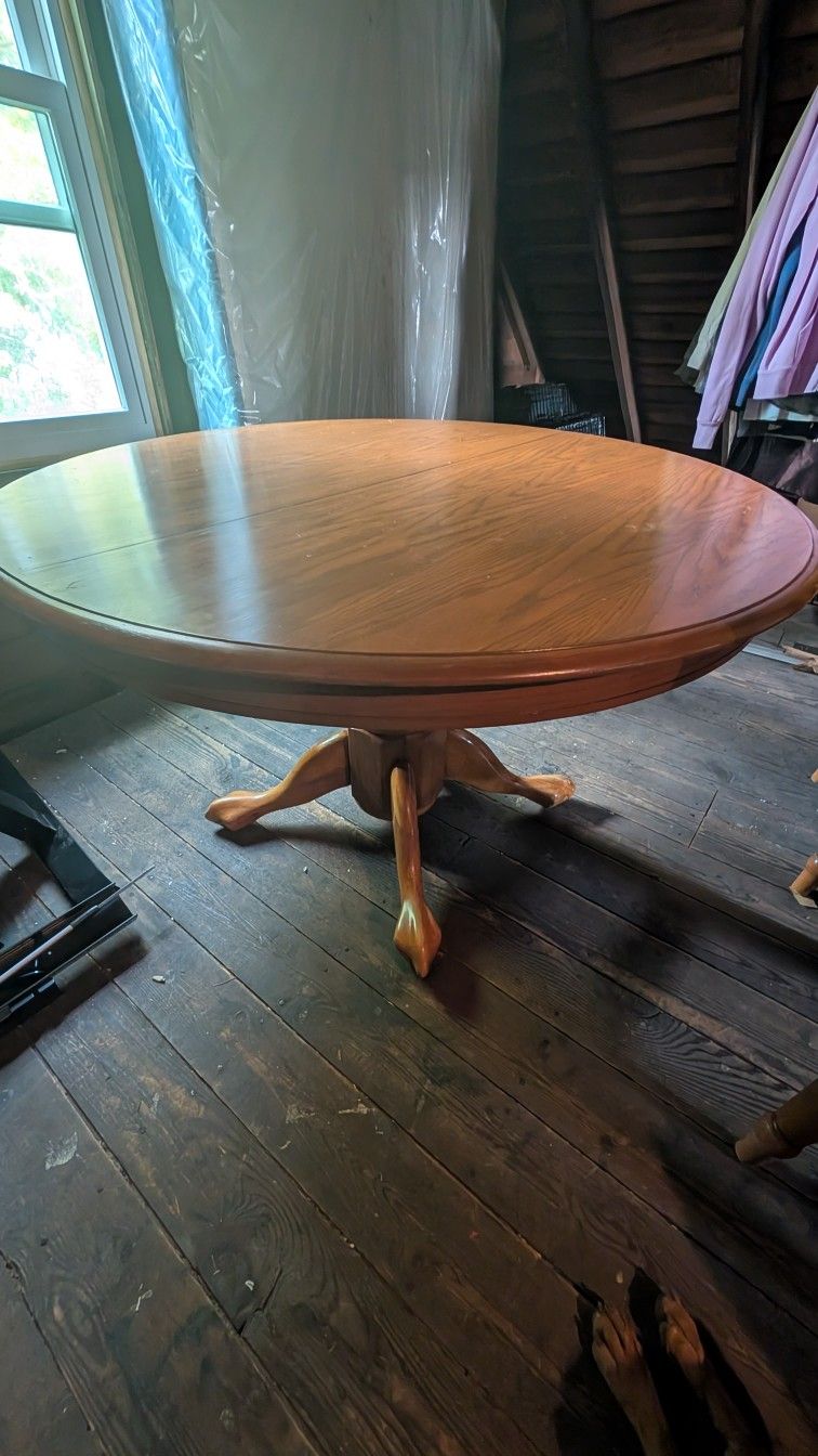 Round Dining Table with 8 Chairs And Leaf