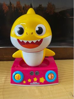 Baby Shark Dancing DJ