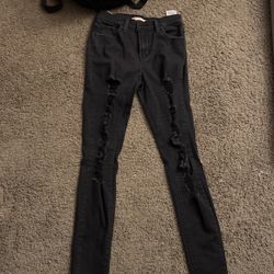 Destroyed Skinny Black Levi’s 