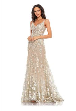 ✨ Mac Duggal Floral Embroidered Corset Gown – Brand New! ✨
