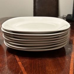 Thomson Pottery Plates and Bowels 8 plates and 4 bowls used but excellent condition 