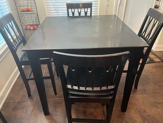 Breakfast Table with 4 chairs