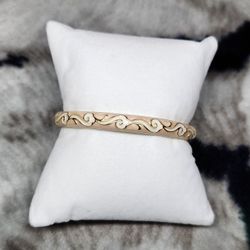 Gold plated alloy pink sand enamel white cloud bangle