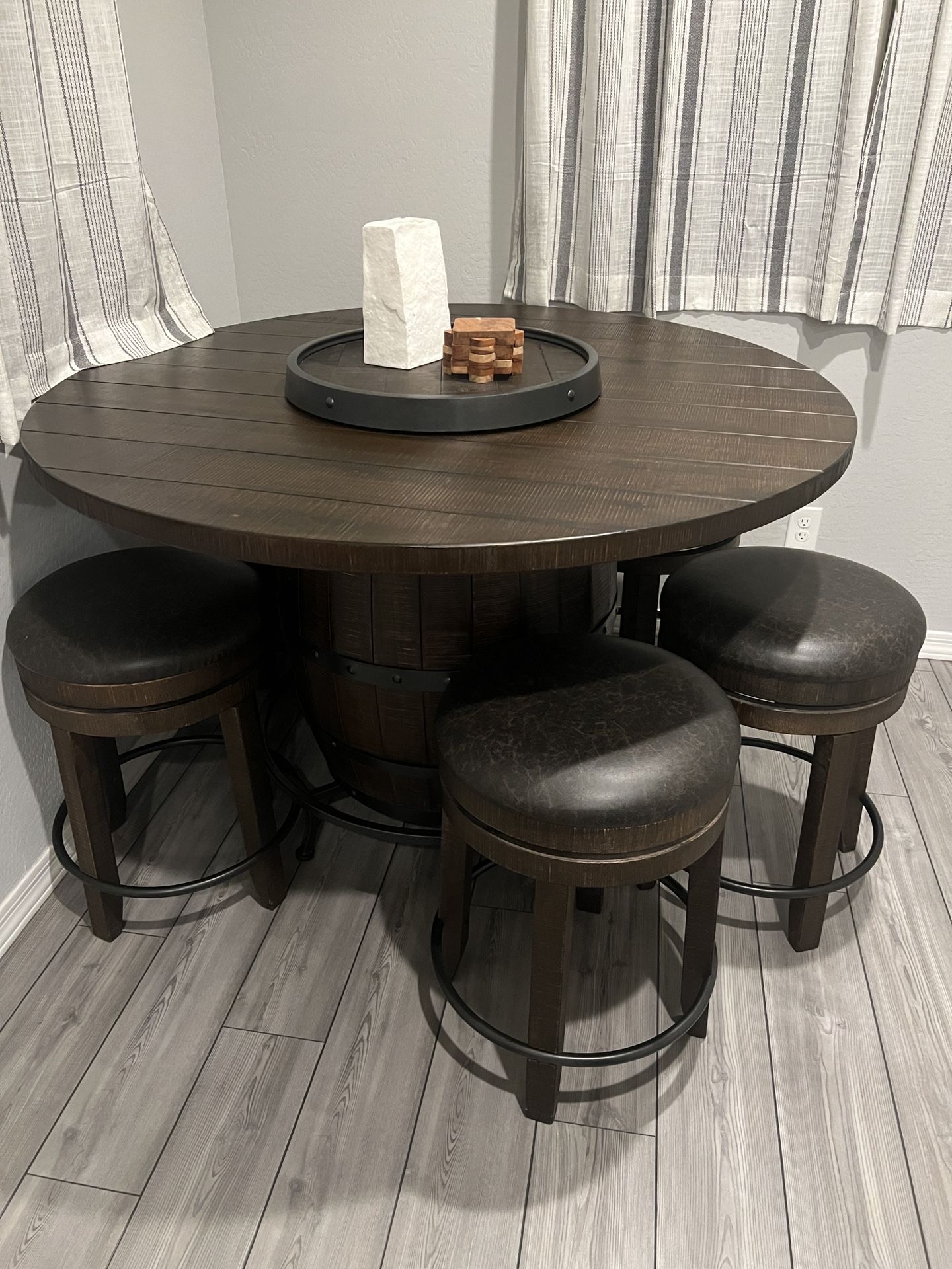 Barrel Dining Room Table And 5 Chairs