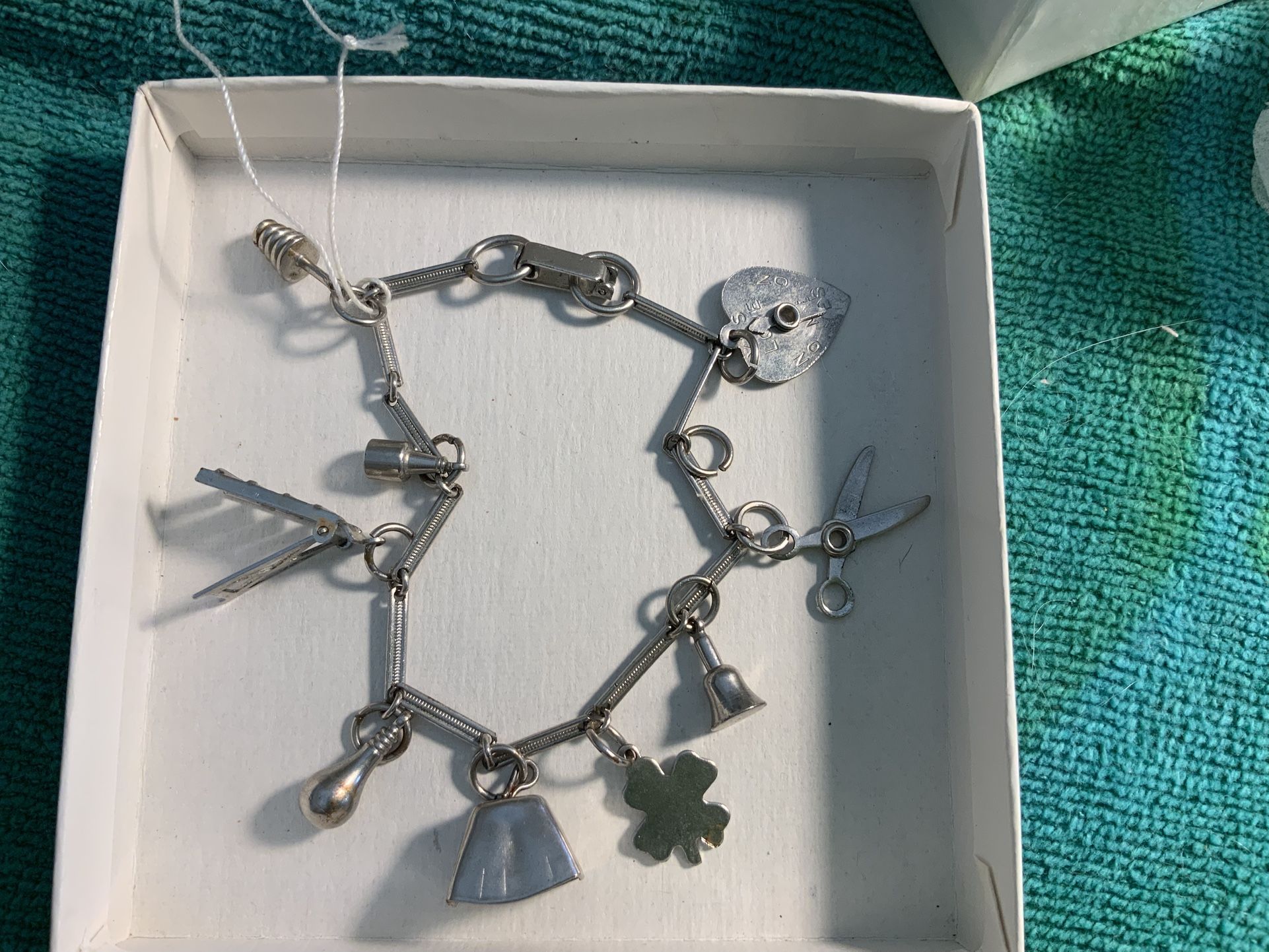 Vintage charm brace