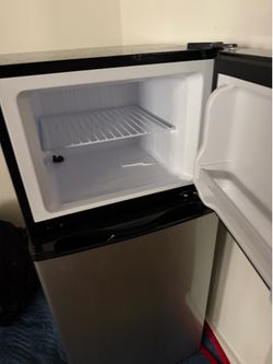 Insignia 4.3 Cu. Ft. Mini Fridge with Top Freezer - Stainless Steel