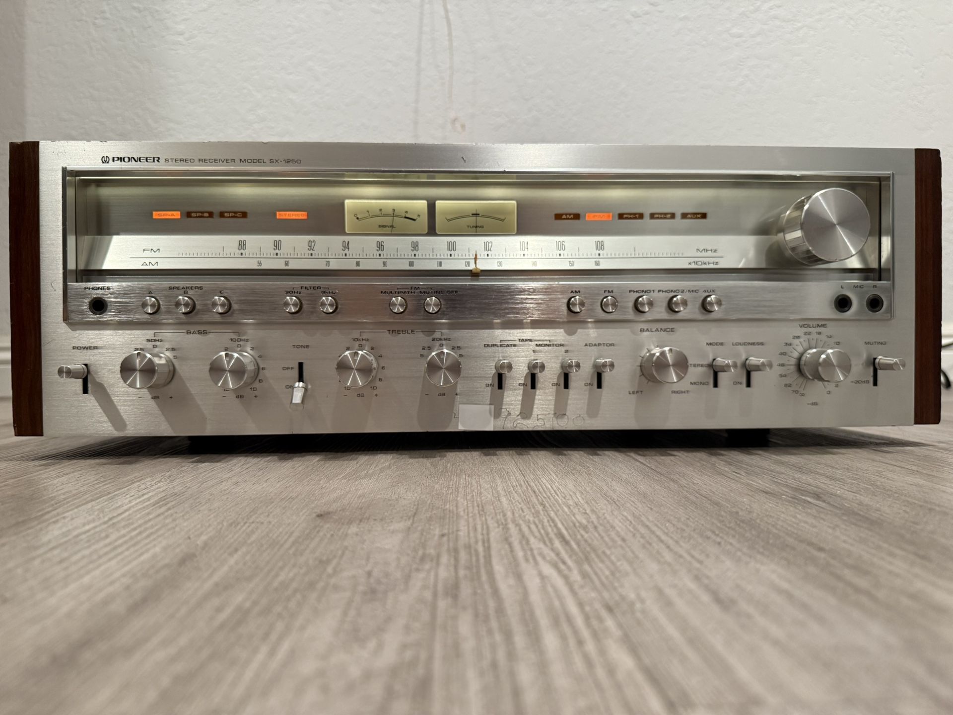 PIONEER SX-1250 Monster Stereo Receiver 160 Watts/channel
