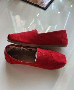 TOMS SHOES