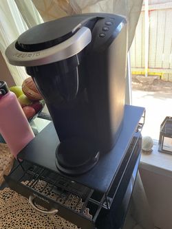 Kuerig coffee  maker machine (pods) and pod holder