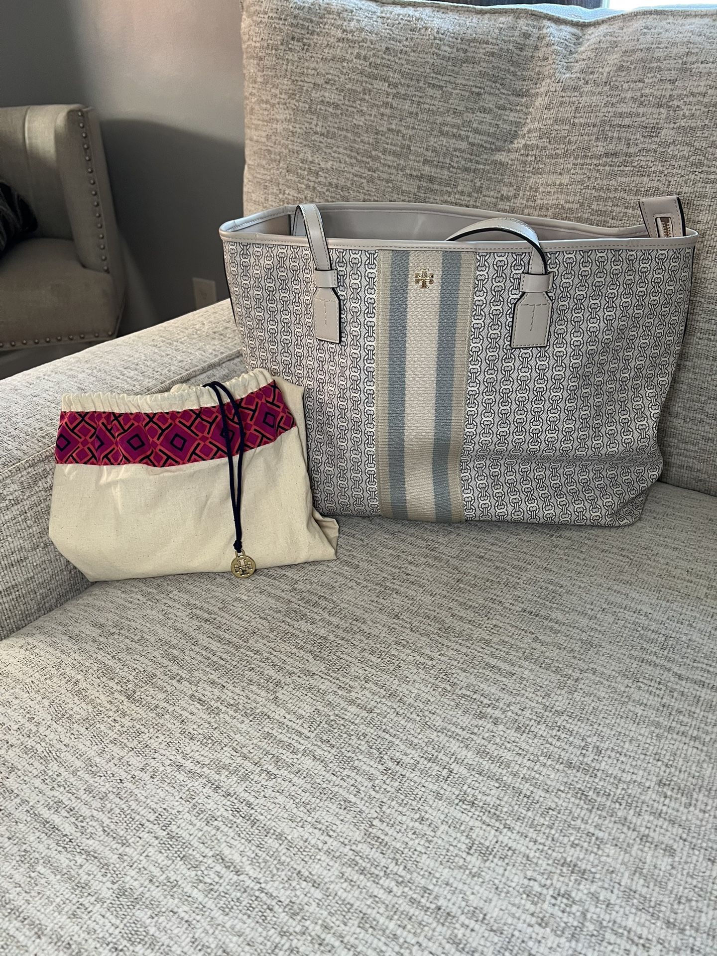 Authentic Tory Burch Gray Textured Tote Bag!