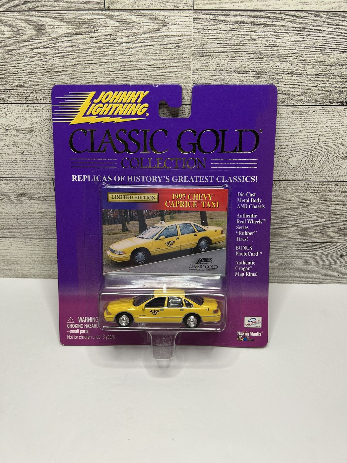 Vintage Johnny Lightning Yellow ‘1997 Chevy Caprice Taxi / Classic Gold Collection • Die Cast Metal and Chassis • Made in China