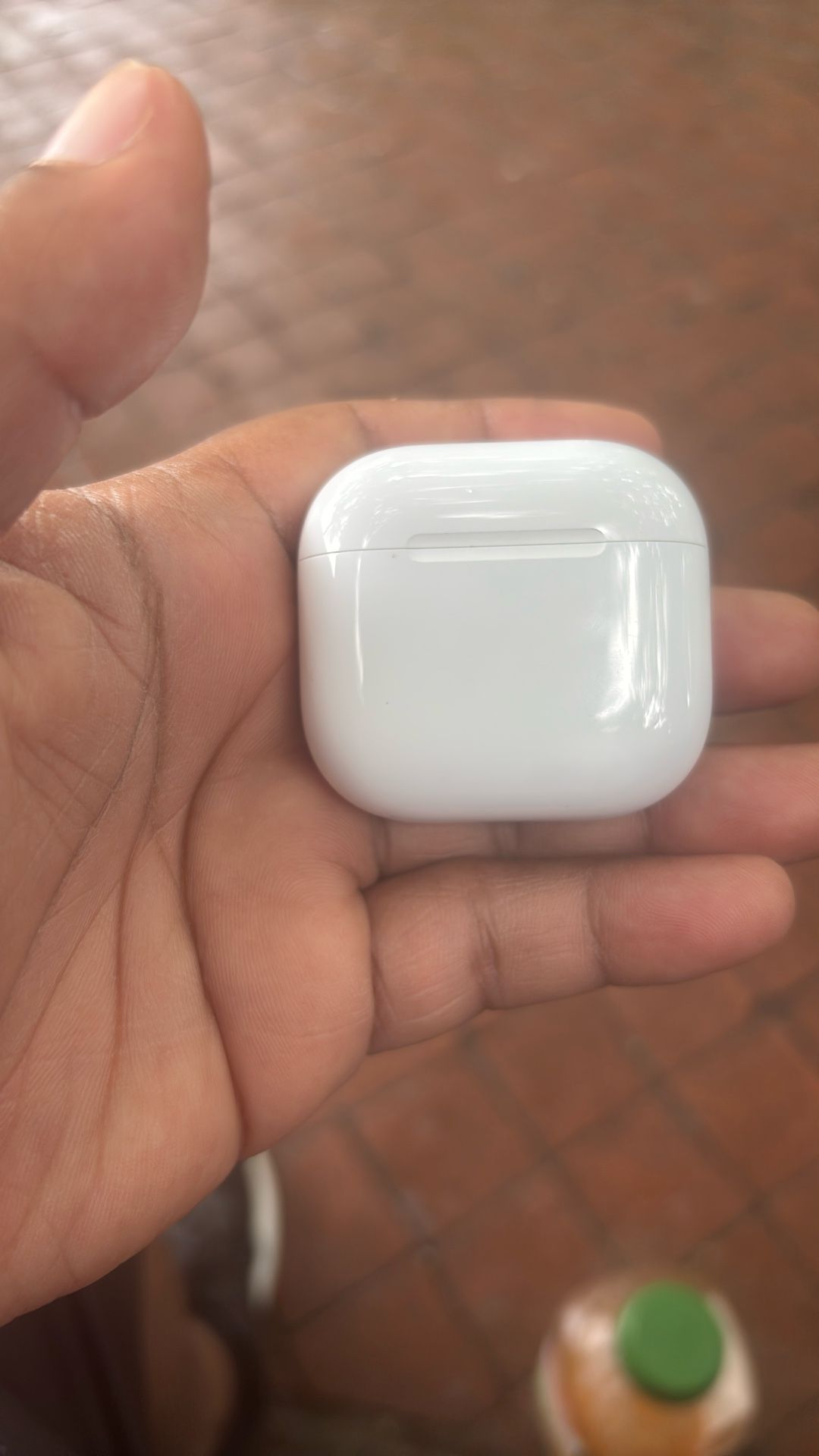 AirPods 4