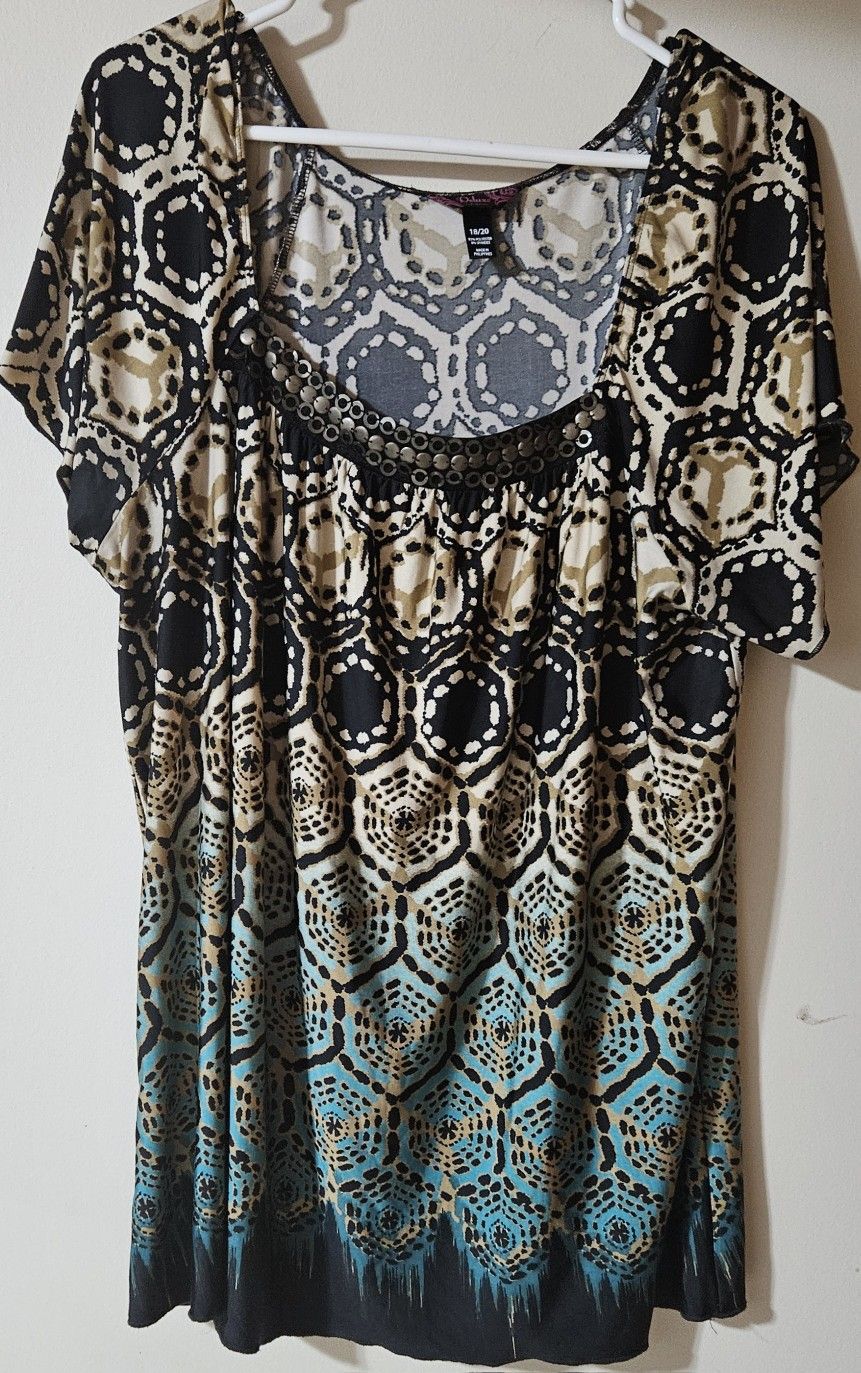 18/20 Deluxe LA Blues Women's Short Sleeve Top