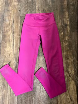 lululemon wunder under train legging sz 4. Raspberry . 28in. good condition