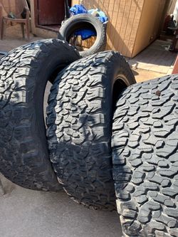 3 bf Goodrich A/T tires 275/55/R20