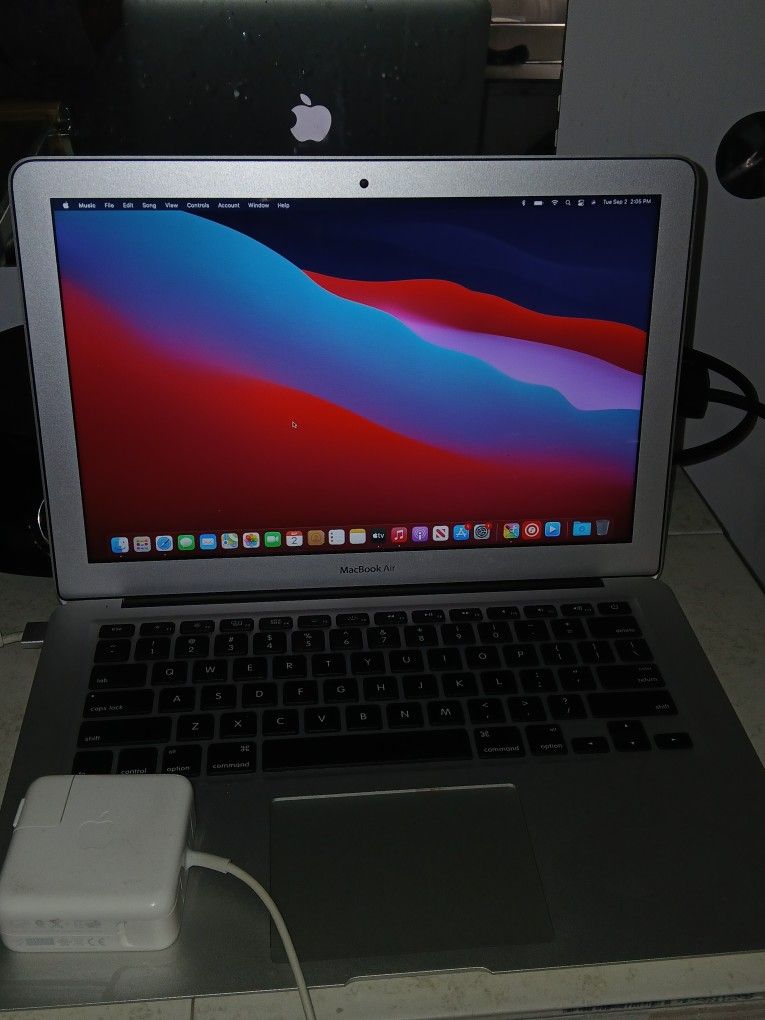 2017 Apple Laptop $130